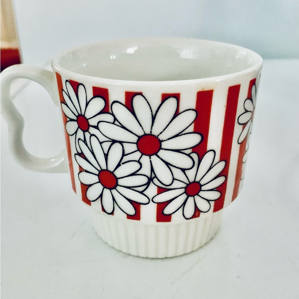 Retro Vibtage 1960s Floral Striped Daisy Ceramic Mug made in Japan - Picture 4 of 4